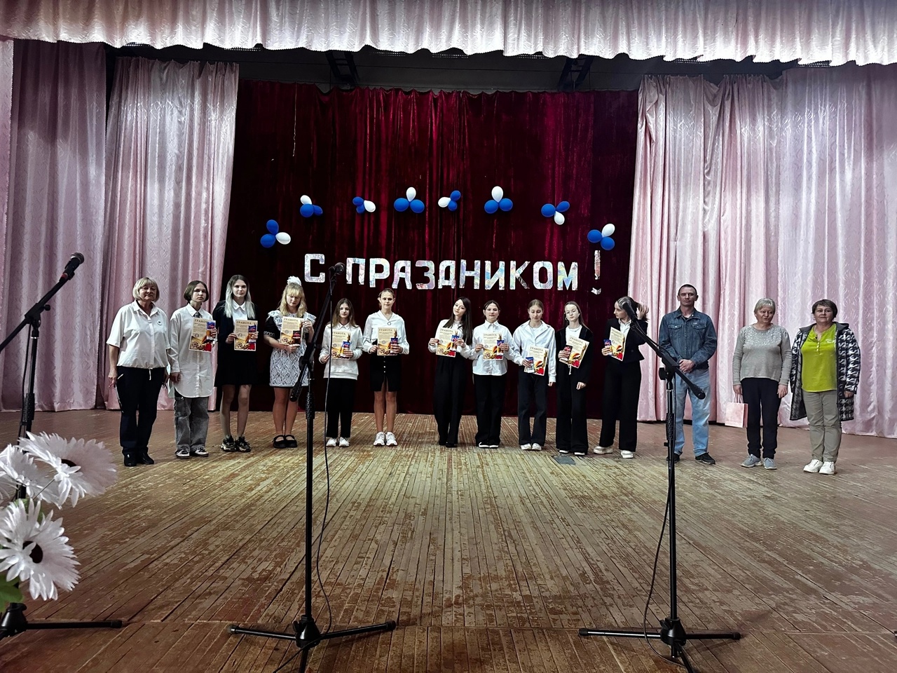 26 апреля в Доме культуры с. Писаревка состоялся II -тур конкурса стихов о войне « Сквозь года звучит Победа».